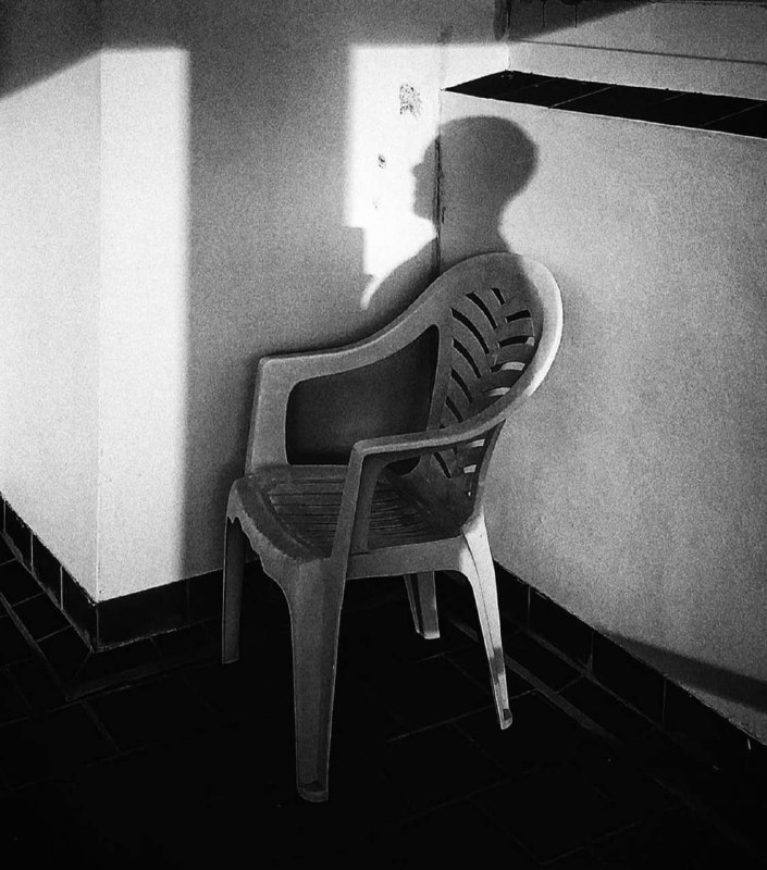 Психиатр из Израиля убирает тревожность одной этой фразой

Вот ты сидишь, все вроде нормально: стены...